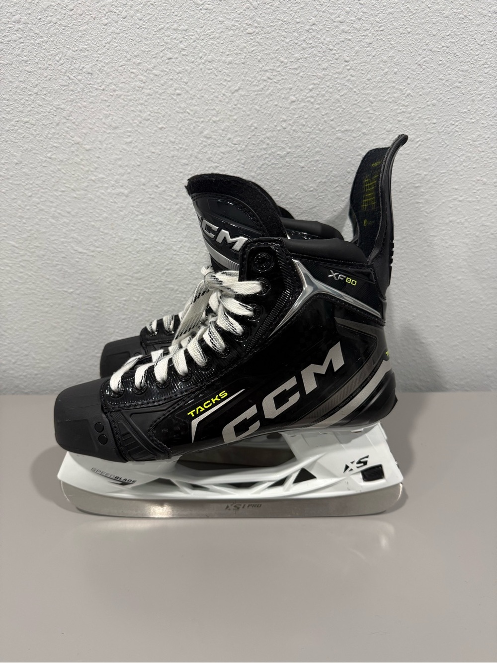Men's CCM XF80 Ice hockey skates